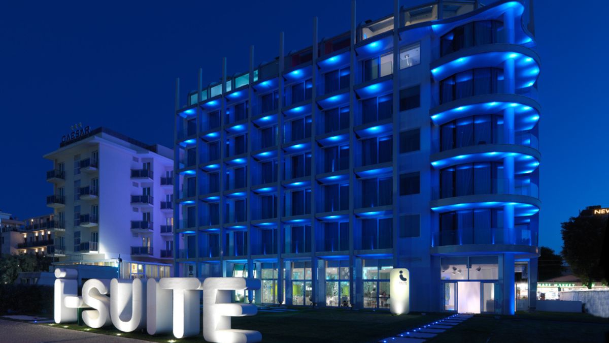 i-SUITE Hotel di Rimini - Facciata continua in alluminio by Artinfissi Tech